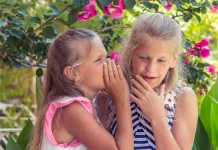 Apple cita in giudizio ex dipendente accusato di essere una gola profonda