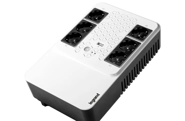 Offerte di primavera, il gruppo di continuità mutiplug con 6 USB di Bticino Legrand