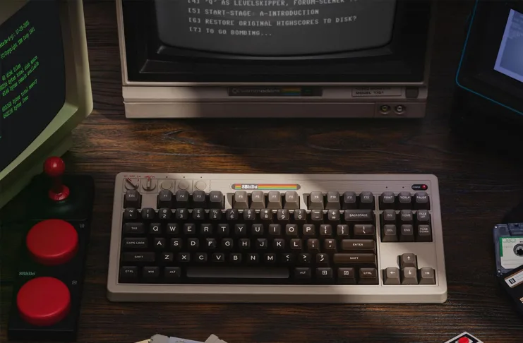 8BitDo, una tastiera per moderni computer ispirata al Commodore 64