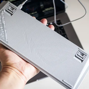 Recensione Asus ROG Falchion RX Low Profile, la prima classe delle tastiere meccaniche arriva anche su Mac
