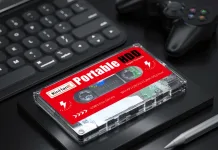 KinHank, la console di gioco per PC che sembra una musicassetta KinHank, la console di gioco per PC che sembra una musicassetta