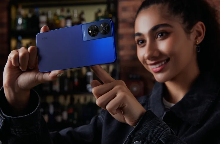 TCL presenta la nuova Serie 50 di smartphone puntando tutto su 5G e funzioni premium