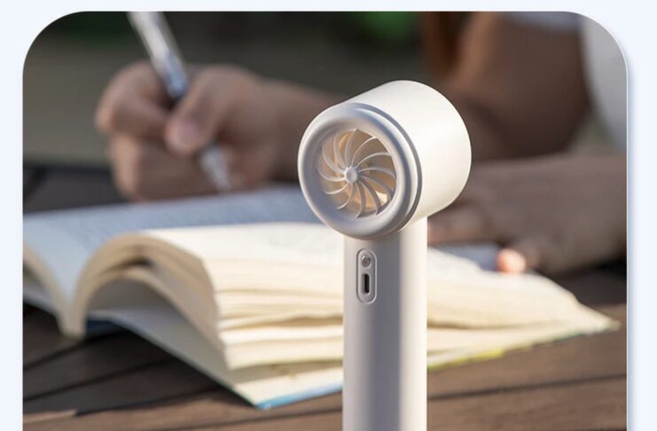 Preparatevi all'estate con questo ventilatore portatile a 15 euro
