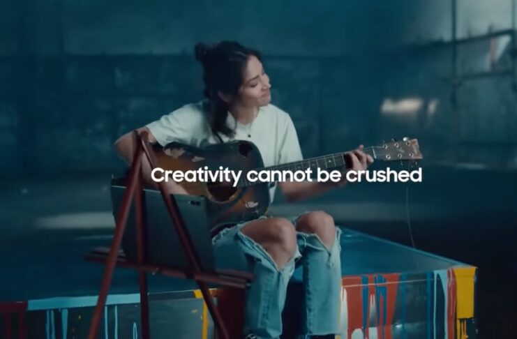 L’autogol Apple Crush diventa una pubblicità Samsung