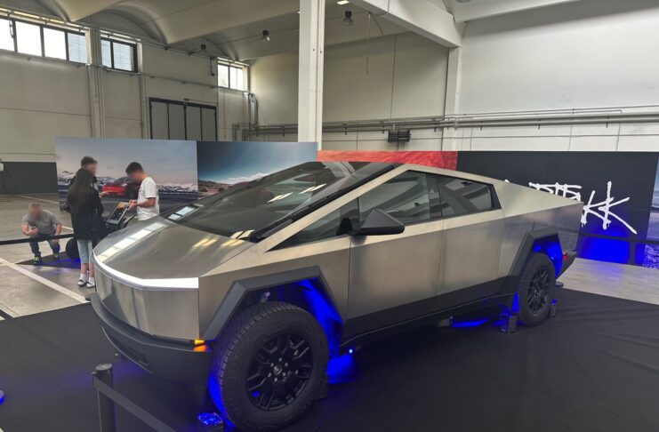 Tesla cybertruck milano daniele 100