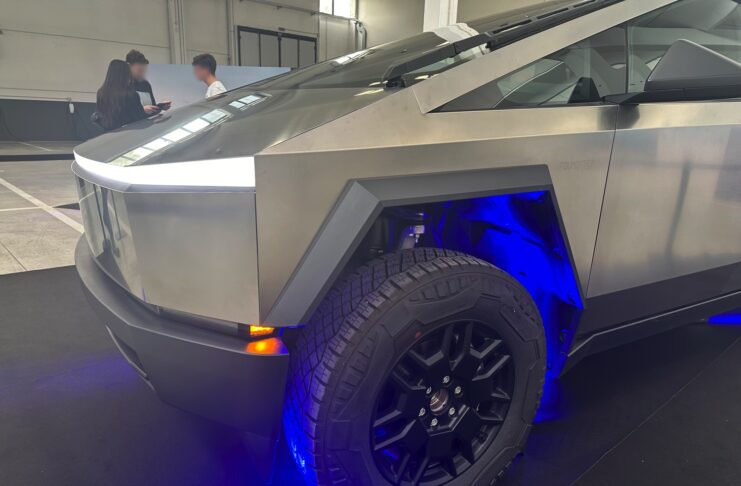 Tesla cybertruck milano daniele 101