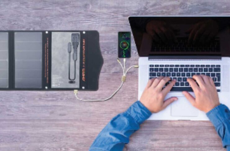 Yard Force è un caricatore solare portatile da 21W con due USB e batteria da 13000 mAh