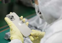 Il robot non protesta, l’iPhone lo costruiranno le macchine Apple vuole sostituire il 50% dei lavoratori nelle linee di assemblaggio iPhone con dei robot