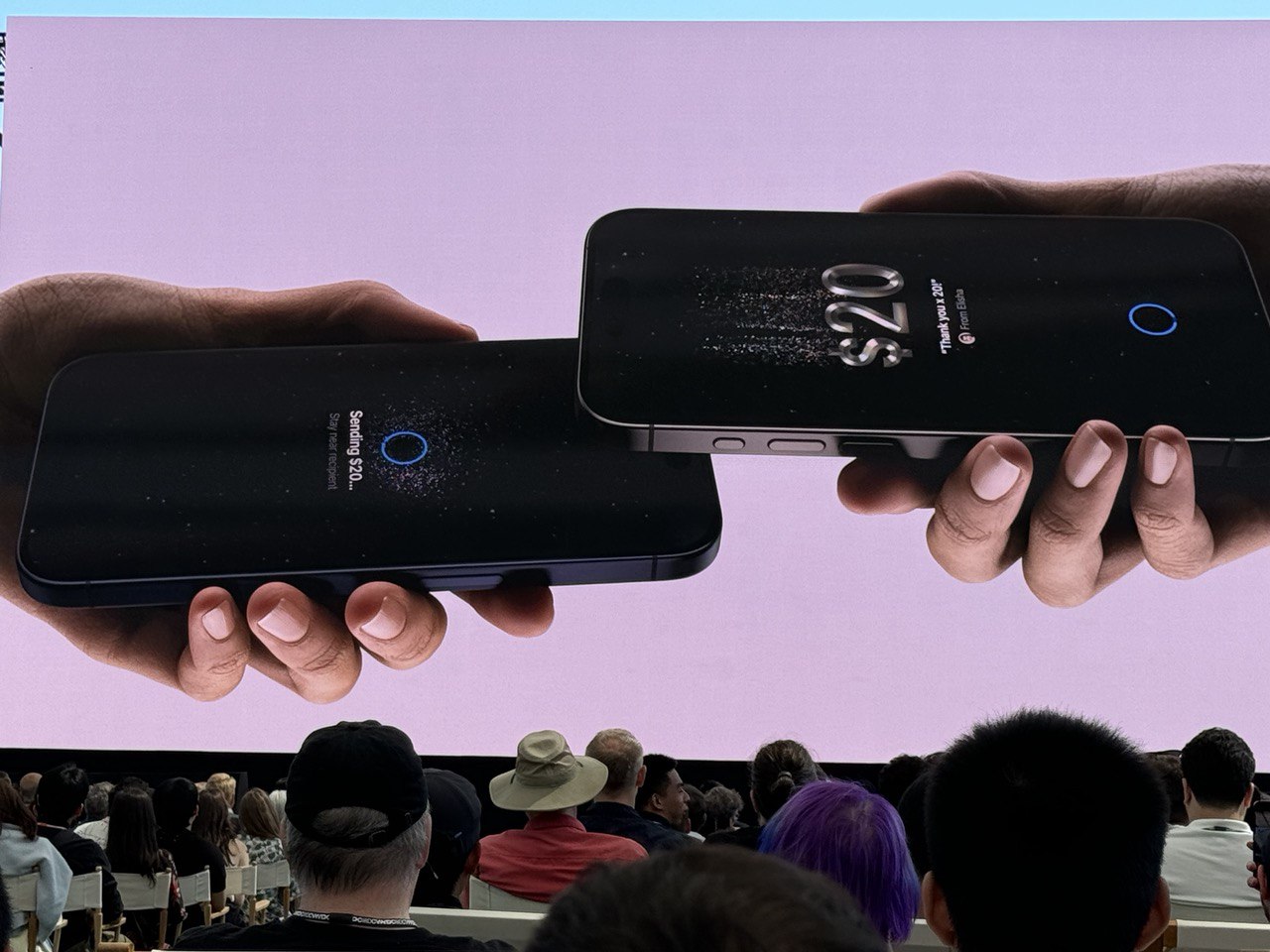 Ecco iOS 18, nuove personalizzazioni e nuovo centro di controllo Ecco iOS 18, nuove personalizzazioni e nuovo centro di controllo