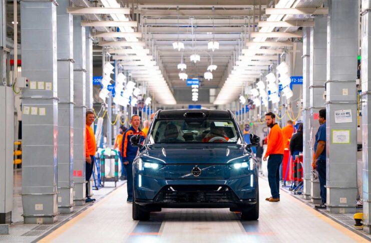 Volvo Cars, avviata produzione del SUV EX90 a trazione completamente elettrica