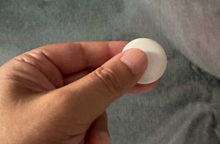 Negli USA AirTag nascosti nei cartelloni pubblicitari dei politici per capire chi li ruba