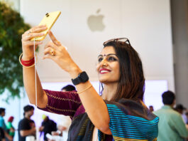 Apple: «Non installeremo mai l’applicazione del Governo Indiano» Dimenticare la Cina, in India tutti vogliono l'iPhone