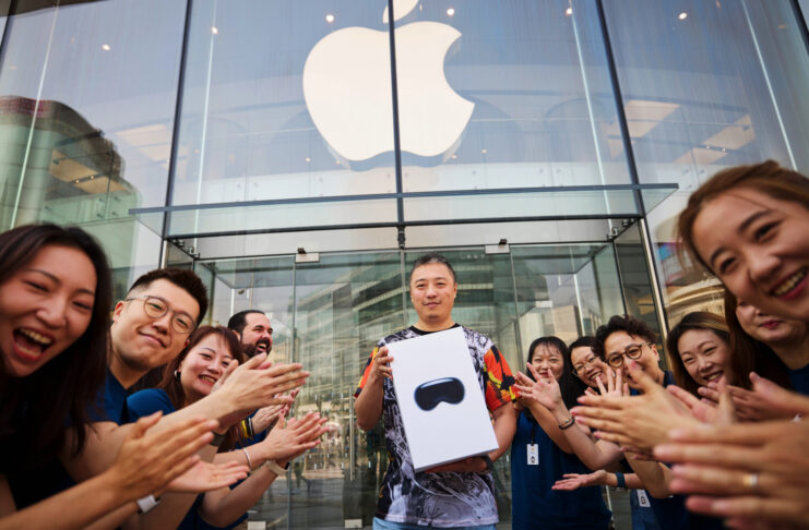 Cook, Vision Pro ti fa scendere lacrimuccia ma il prezzo non c'entra