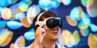 Cook, Vision Pro ti fa scendere lacrimuccia ma il prezzo non c'entra