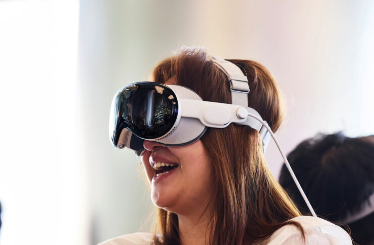 Cook, Vision Pro ti fa scendere lacrimuccia ma il prezzo non c'entra