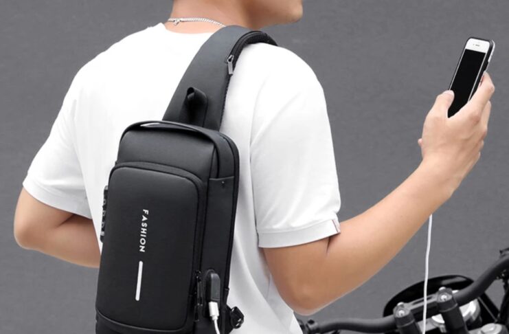 Borsa monospalla con USB e antifurto in sconto a 12 €