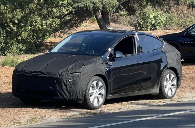 Avvistata Tesla Model Y aggiornata e camuffata