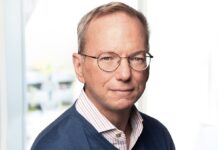 L’ex CEO di Google Eric Schmidt fischiato dagli studenti per avere elogiato l’AI Per Eric Schmidt l’accordo Microsoft OpenAI era un’idea stupida