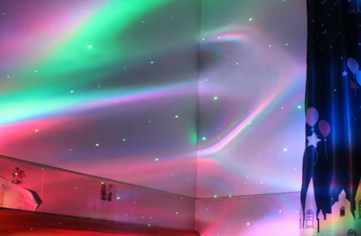 Il proiettore ESHINY SA200 vi mette stelle e aurora boreale in camera