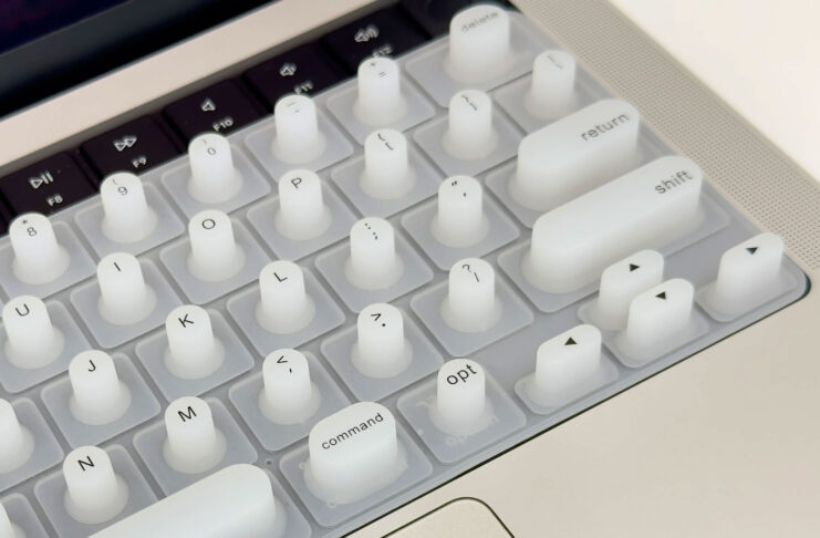 Con Tippy Type è facile scrivere al computer anche con le unghie lunghe