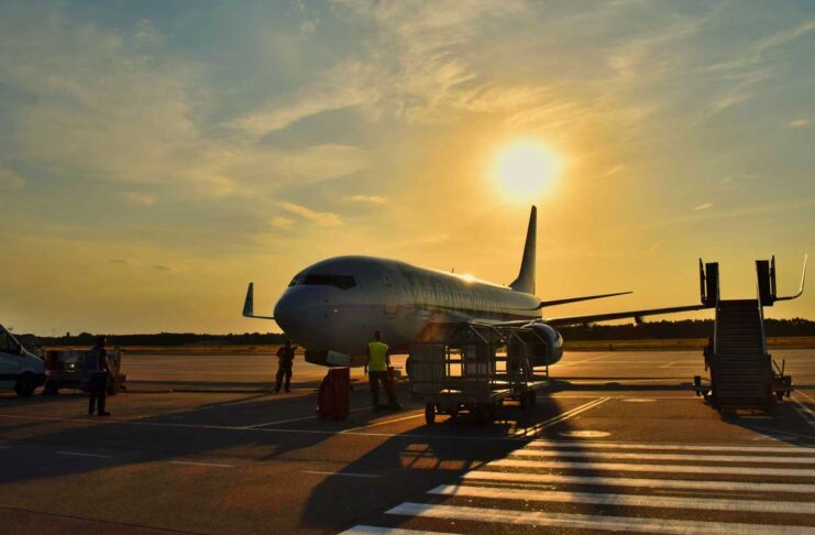 Adolescente provoca panico su aereo rinominando il telefono Ordigno Esplosivo