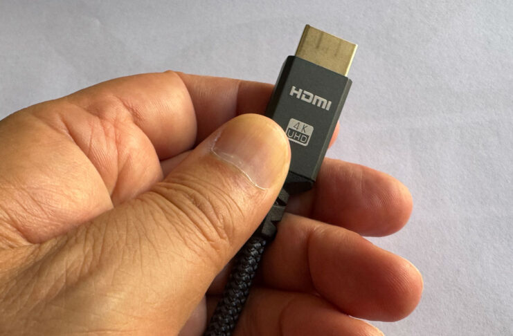 Spiare monitor HDMI a distanza con le onde elettromagnetiche, si può fare con l'AI