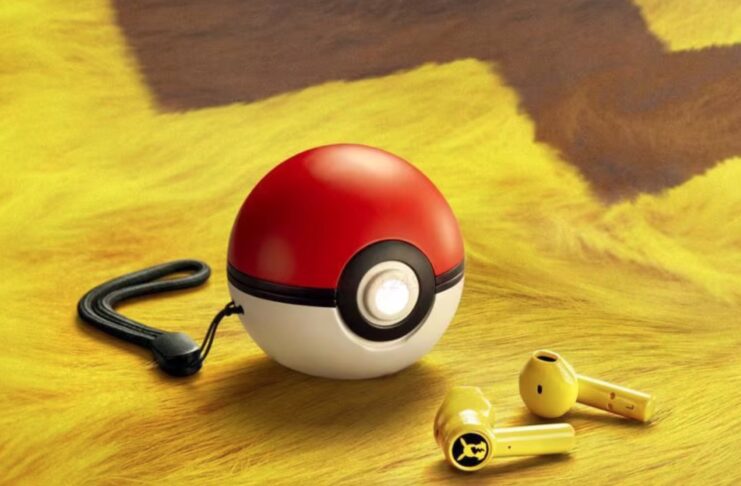 Gli auricolari Pokemon con custodia a tema a soli 14 €