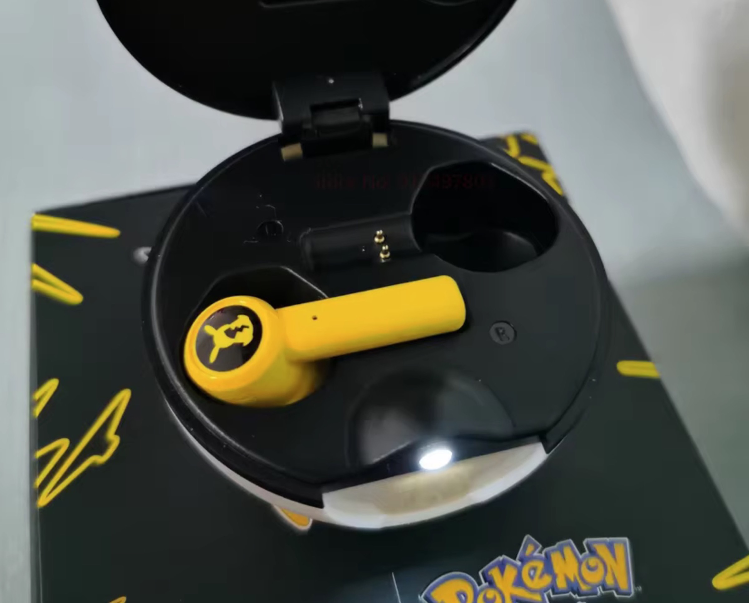 Gli auricolari Pokemon con custodia a tema a soli 14 € Gli auricolari Pokemon con custodia a tema a soli 14 €