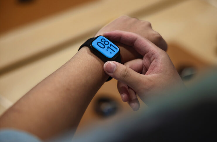 iPhone 16, AirPods 4 e Apple Watch 10 arrivano nei negozi nel mondo