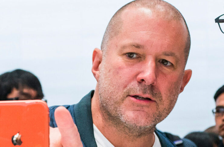 Ive, il volante umano per Ferrari e la giacca reinventata per Moncler