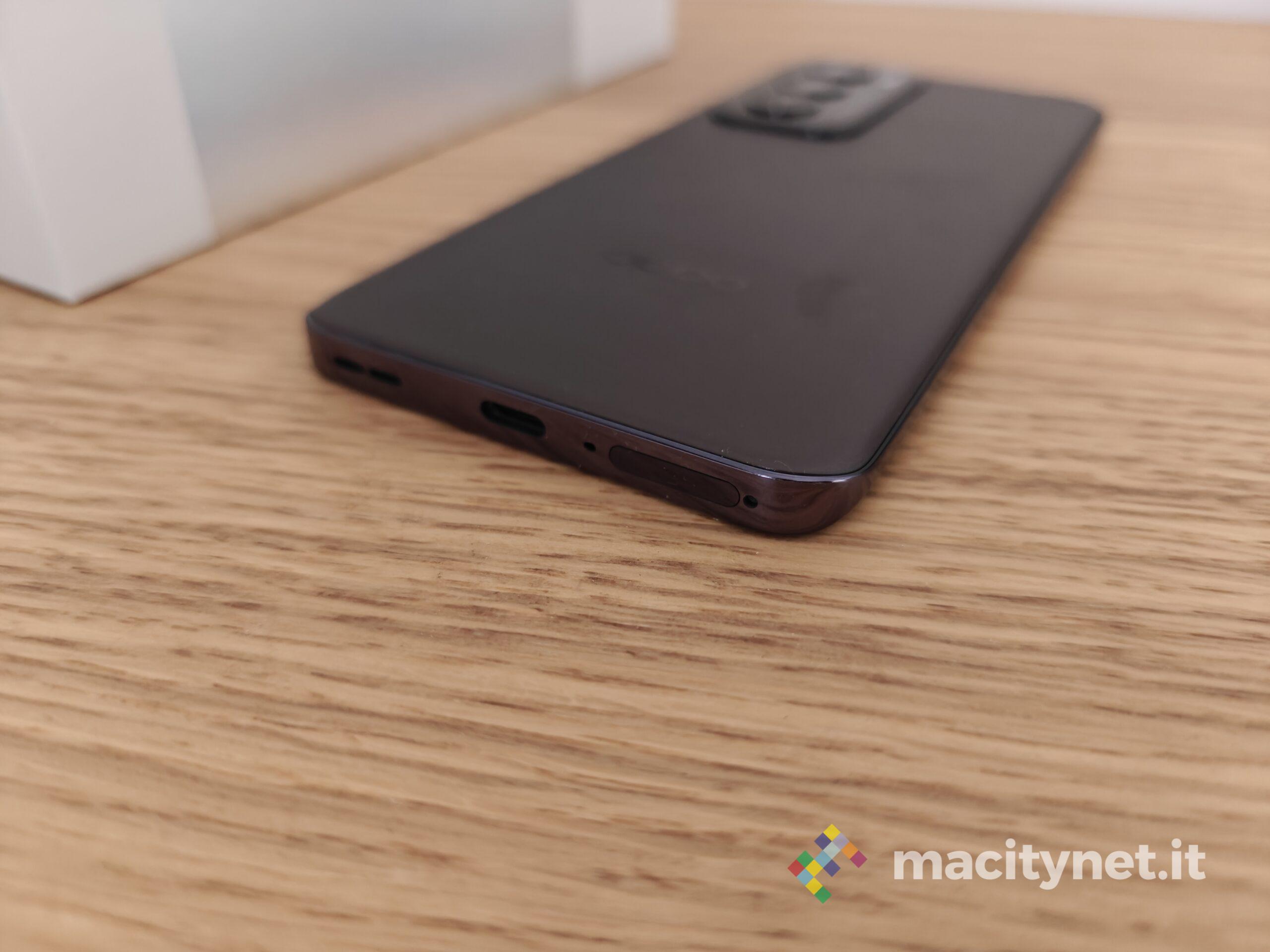 In prova OPPO Reno 12, leggero e al giusto prezzo - macitynet.it In prova OPPO Reno 12, leggero e al giusto prezzo - macitynet.it