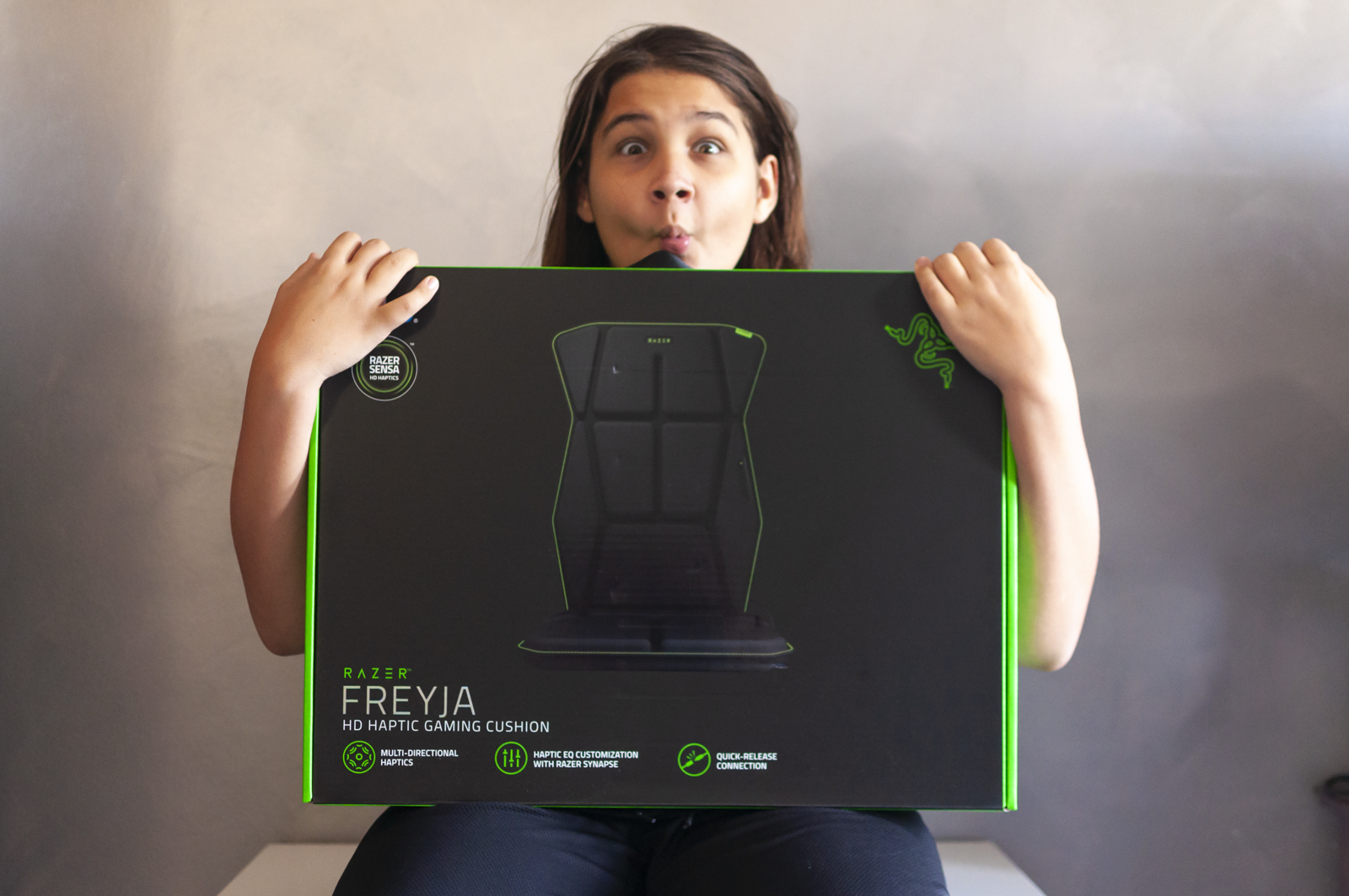 Recensione Razer Freyja, il cuscino aptico che introduce una nuova esperienza al computer - macitynet.it Recensione Razer Freyja, il cuscino aptico che introduce una nuova esperienza al computer - macitynet.it
