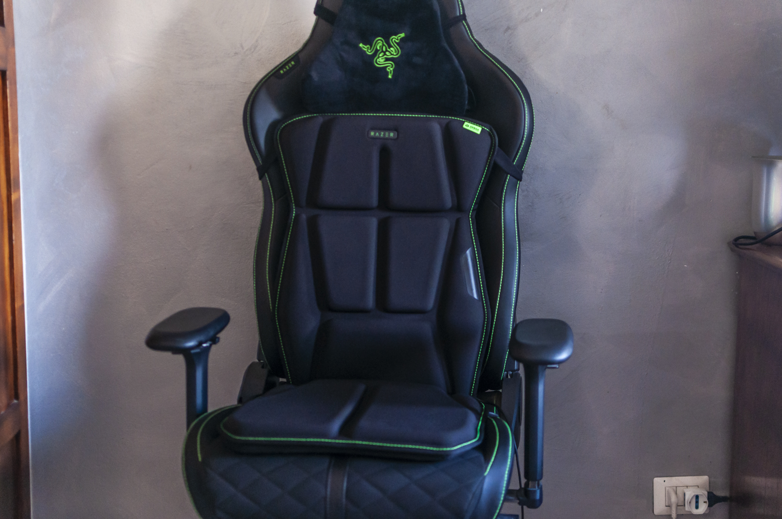 Recensione Razer Freyja, il cuscino aptico che introduce una nuova esperienza al computer - macitynet.it Recensione Razer Freyja, il cuscino aptico che introduce una nuova esperienza al computer - macitynet.it