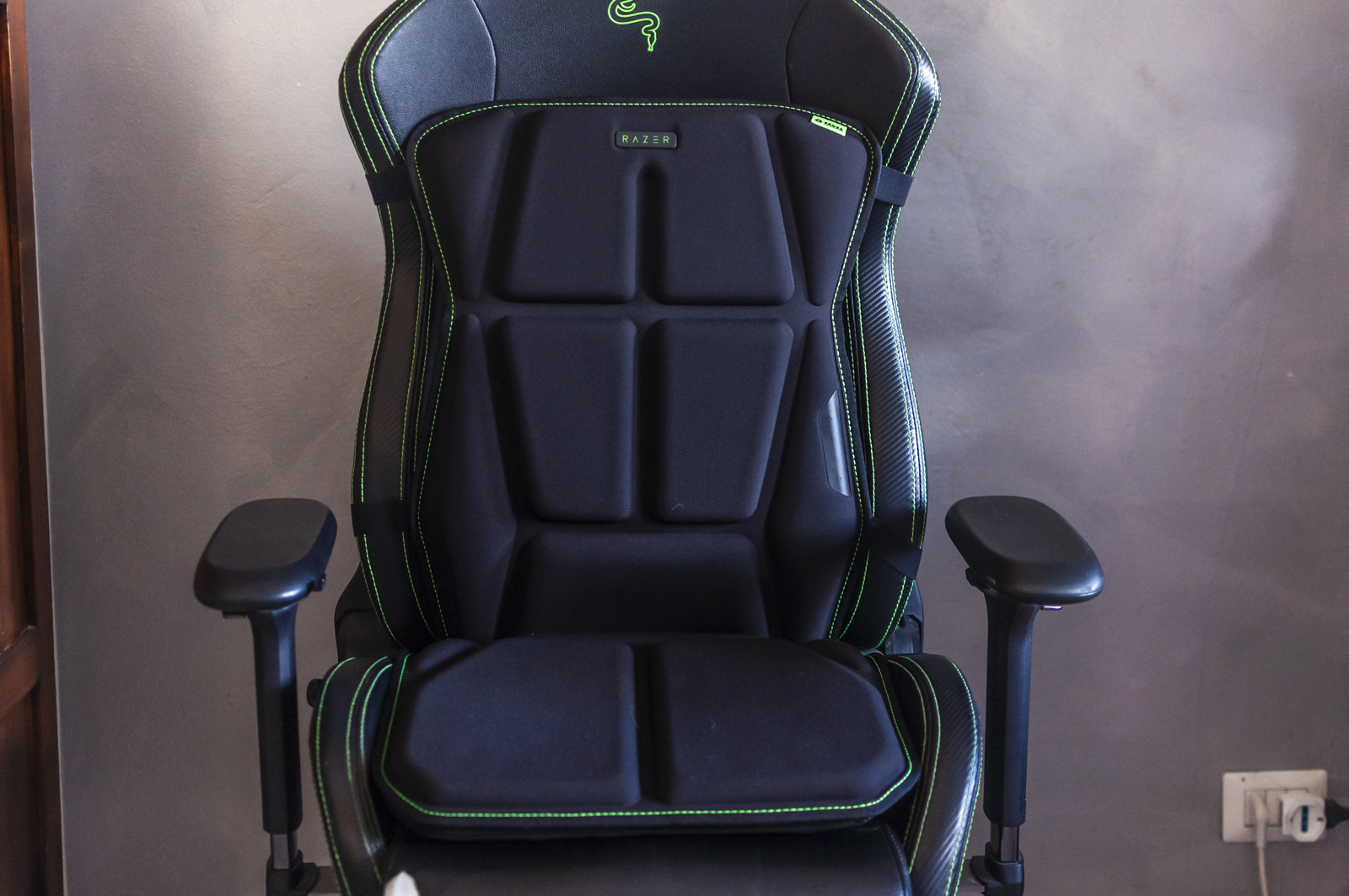 Recensione Razer Freyja, il cuscino aptico che introduce una nuova esperienza al computer - macitynet.it Recensione Razer Freyja, il cuscino aptico che introduce una nuova esperienza al computer - macitynet.it