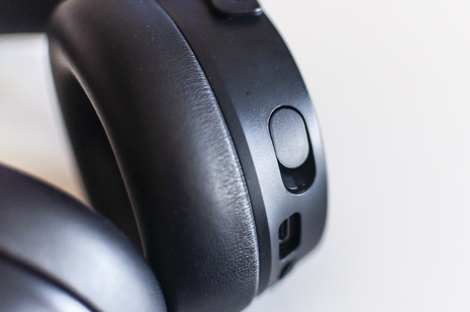 Recensione cuffie da gaming Razer Kraken V4 Pro, c’è un nuovo sceriffo in città Recensione cuffie da gaming Razer Kraken V4 Pro, c’è un nuovo sceriffo in città