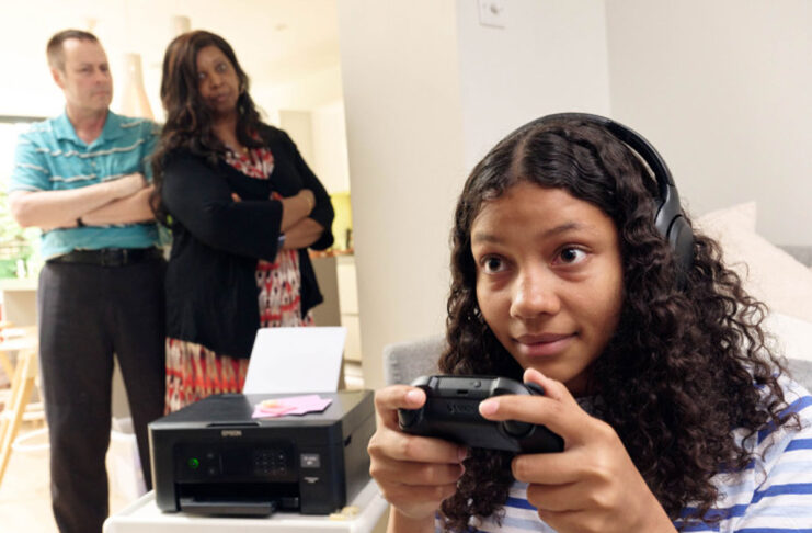 Compiti e tempo trascorso davanti allo schermo sono tra le principali cause dei litigi in famiglia