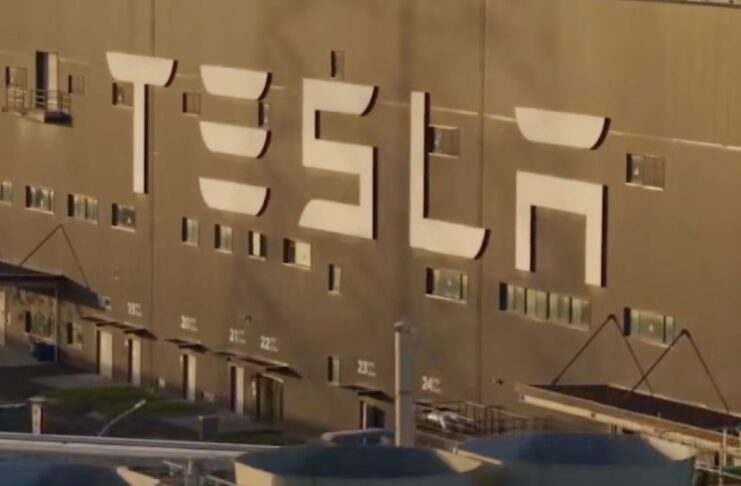 Tesla potrebbe costruire droni e velivoli elettrici