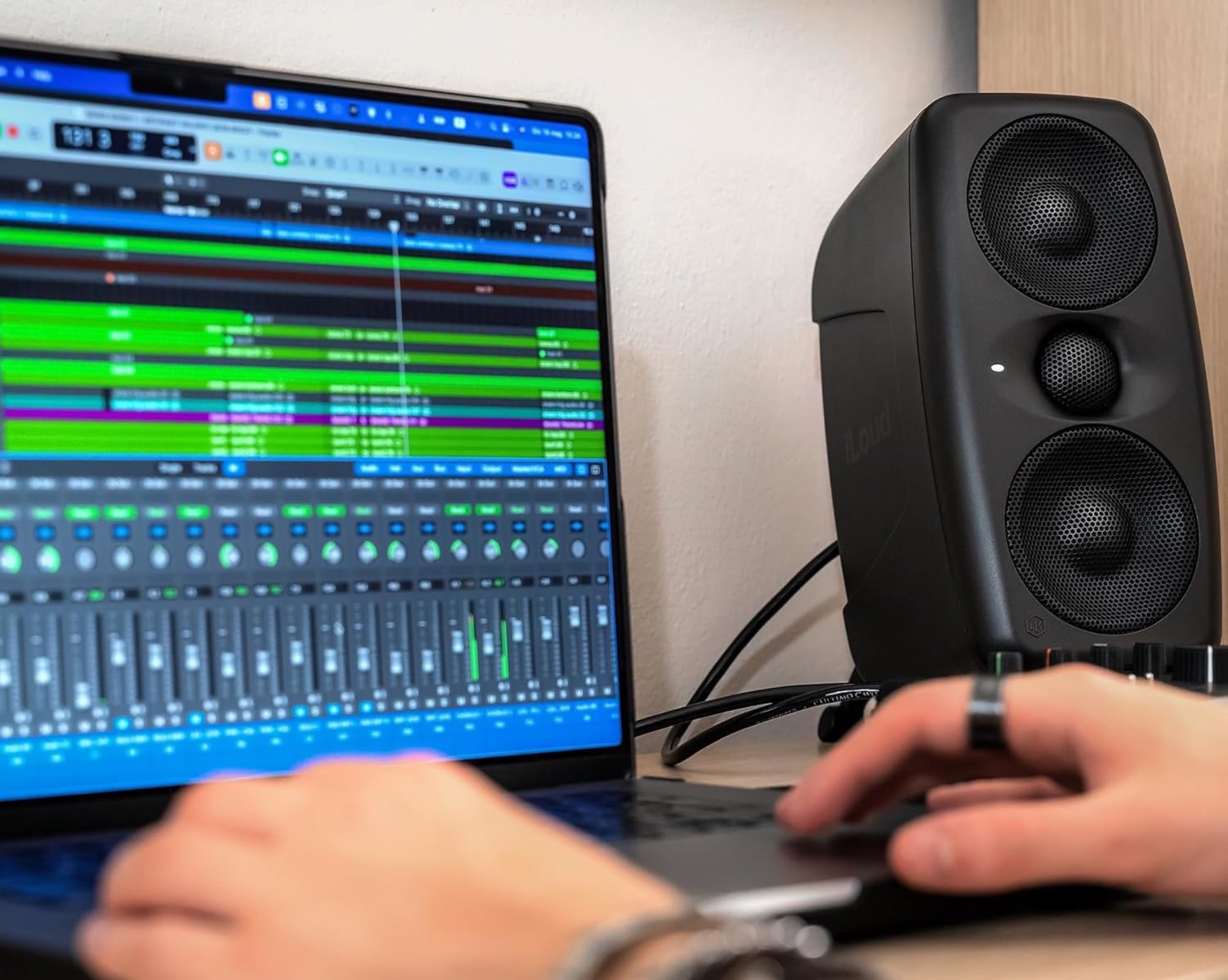 I migliori monitor da studio da mettere sulla scrivania - macitynet.it I migliori monitor da studio da mettere sulla scrivania - macitynet.it