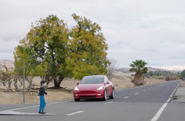 Tesla sfoggia sicurezza con guida autonoma FSD e imprevisti - macitynet.it