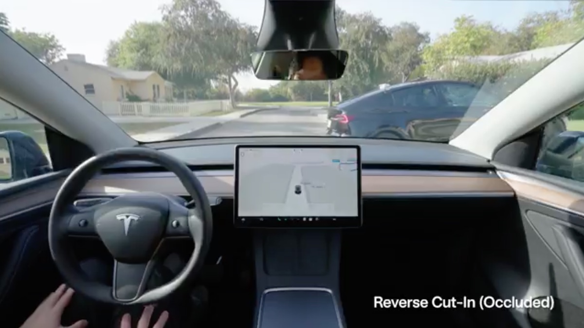 Tesla sfoggia sicurezza con guida autonoma FSD e imprevisti - macitynet.it Tesla sfoggia sicurezza con guida autonoma FSD e imprevisti - macitynet.it