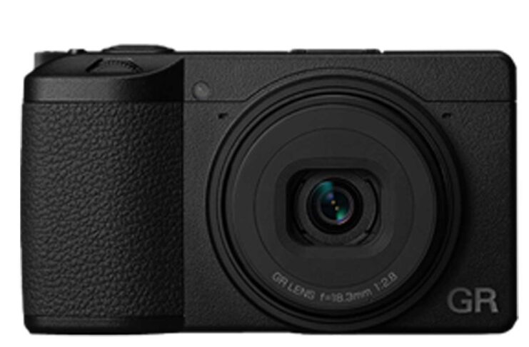 La regina delle compatte Ricoh GR IV torna in campo con una sorpresa in bianco e nero - macitynet.it