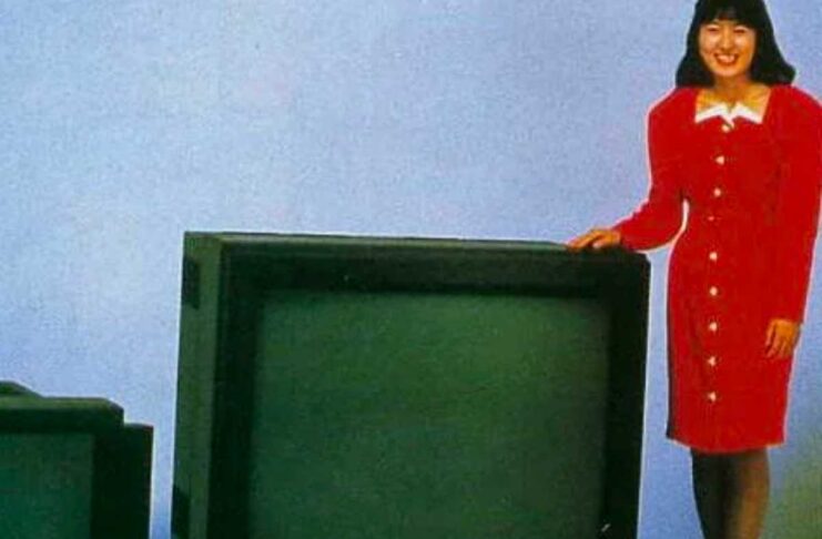 Una delle ultime TV a tubo catodico più grandi al mondo salvata dallo smaltimento - macitynet.it