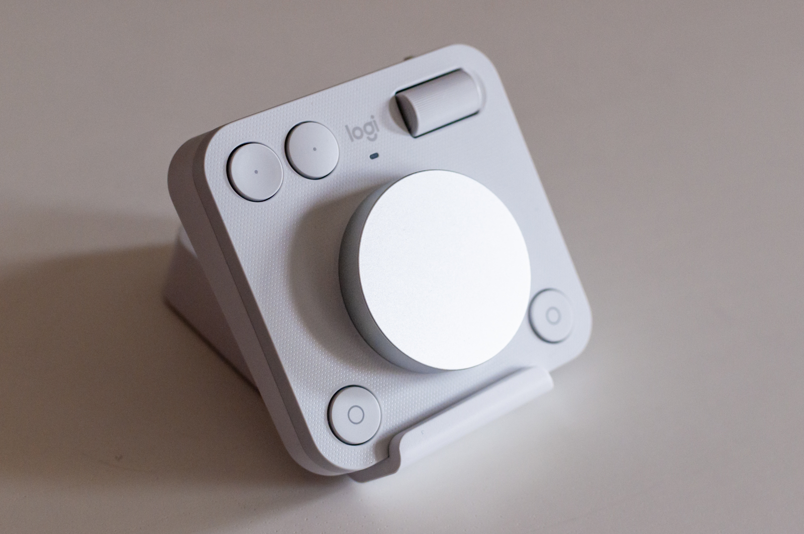 Recensione Logitech MX Creative Console, velcizzare il lavoro è semplice come premere un pulsante - macitynet.it Recensione Logitech MX Creative Console, velcizzare il lavoro è semplice come premere un pulsante - macitynet.it