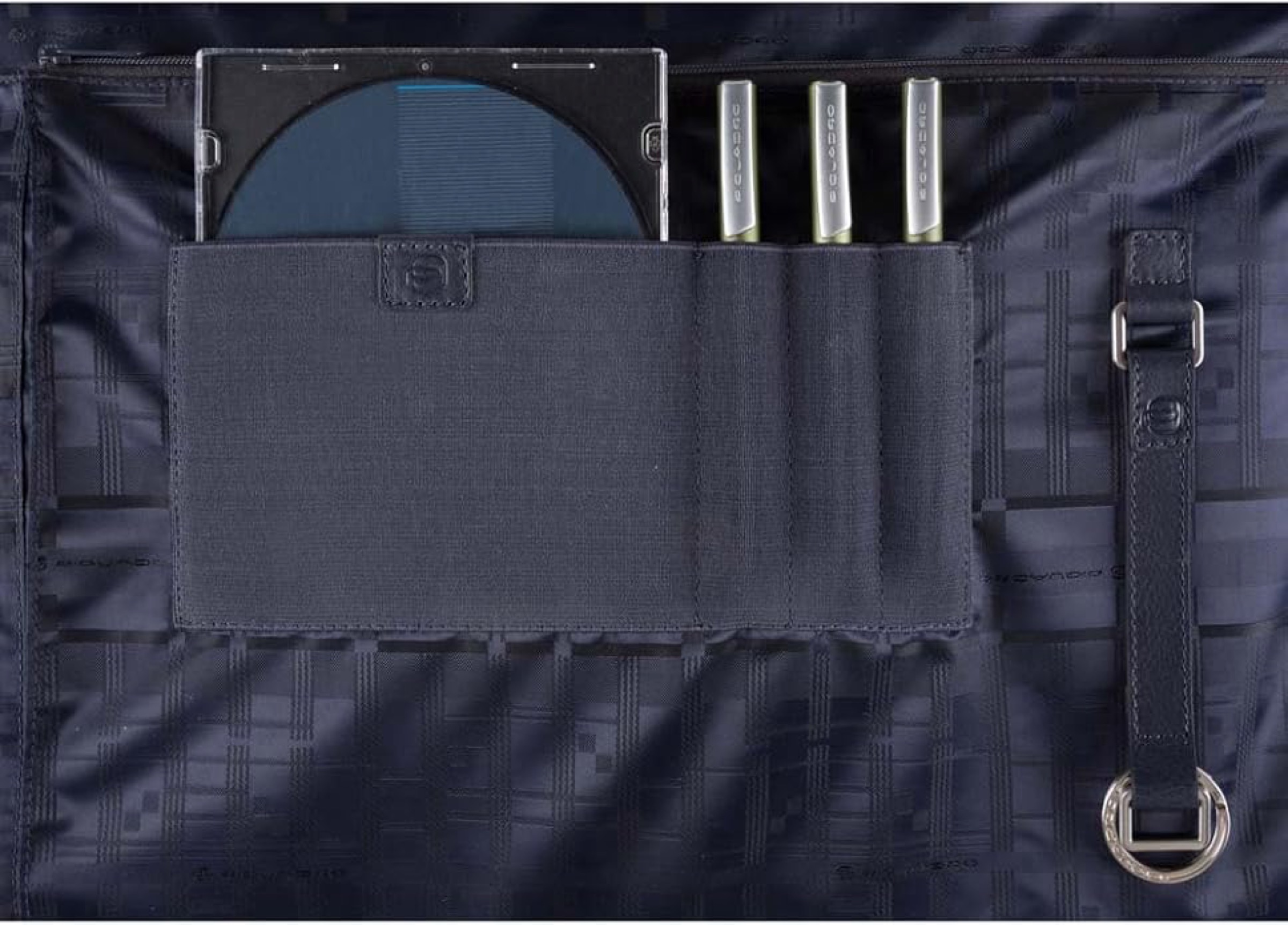 Piquadro sconta borse, zaini e cartelle in pelle, ideali per un regalo di Natale - macitynet.it Piquadro sconta borse, zaini e cartelle in pelle, ideali per un regalo di Natale - macitynet.it