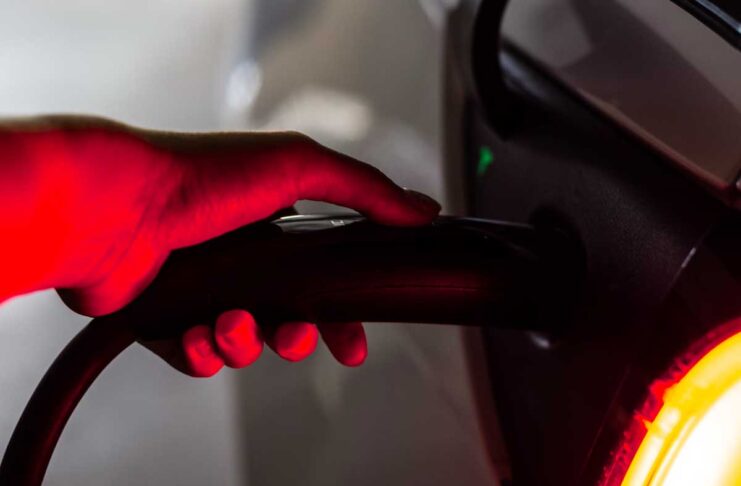 Ideato un elettrolita per batterie molto più efficienti per le auto elettiche - macitynet.it