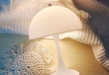 Lampada da tavolo LED a fungo, solo 4,50 € Lampada da tavolo LED a fungo, solo 4,50 € - macitynet.it