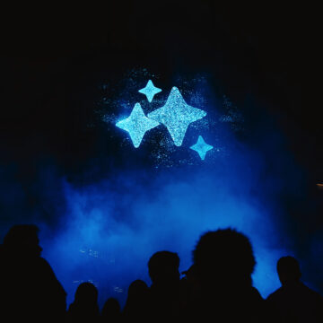 Samsung incanta con gli ologrammi nel cielo per Unpacked 2025 - macitynet.it