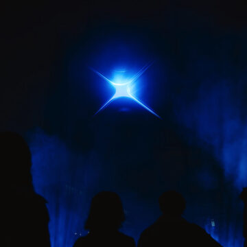 Samsung incanta con gli ologrammi nel cielo per Unpacked 2025 - macitynet.it