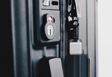 Tracker Bluetooth con gancio incorporato a soli 10,90 € - macitynet.it