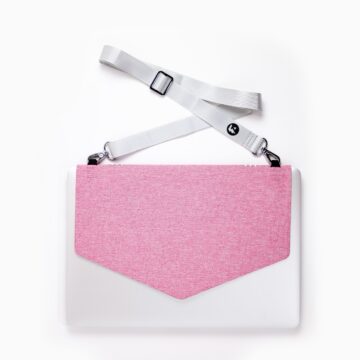 Laptop Strap trasforma il portatile in tracolla - macitynet.it